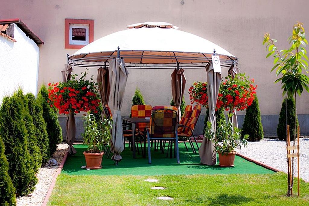 Almafa Apartmanhaz Эгер Экстерьер фото
