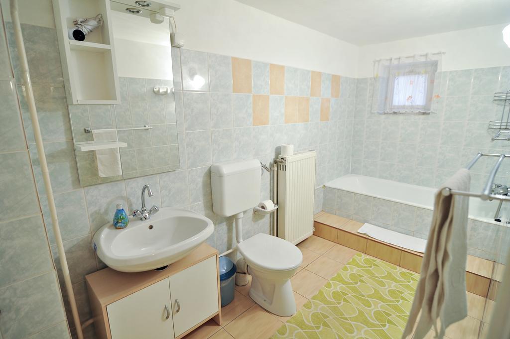 Almafa Apartmanhaz Эгер Экстерьер фото