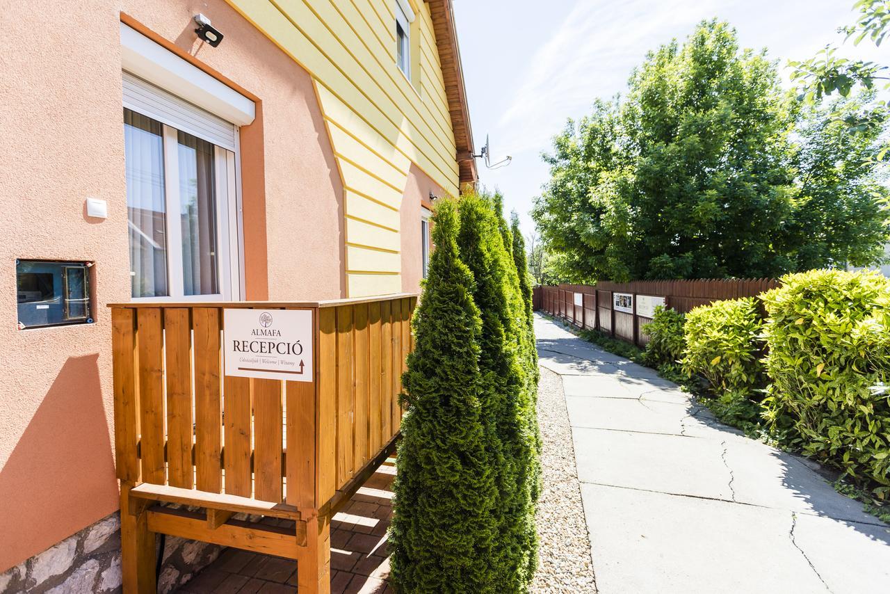 Almafa Apartmanhaz Эгер Экстерьер фото