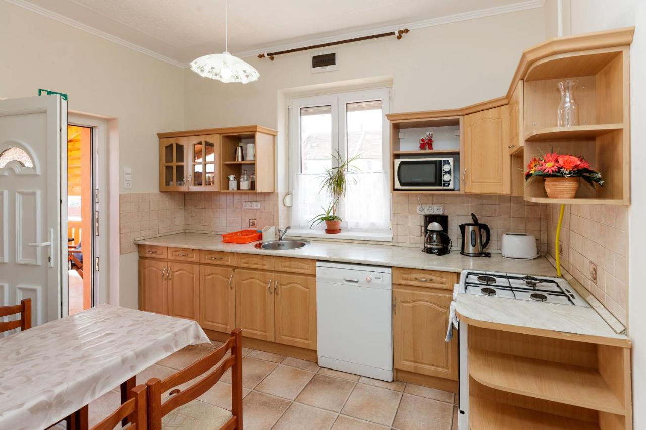 Almafa Apartmanhaz Эгер Экстерьер фото